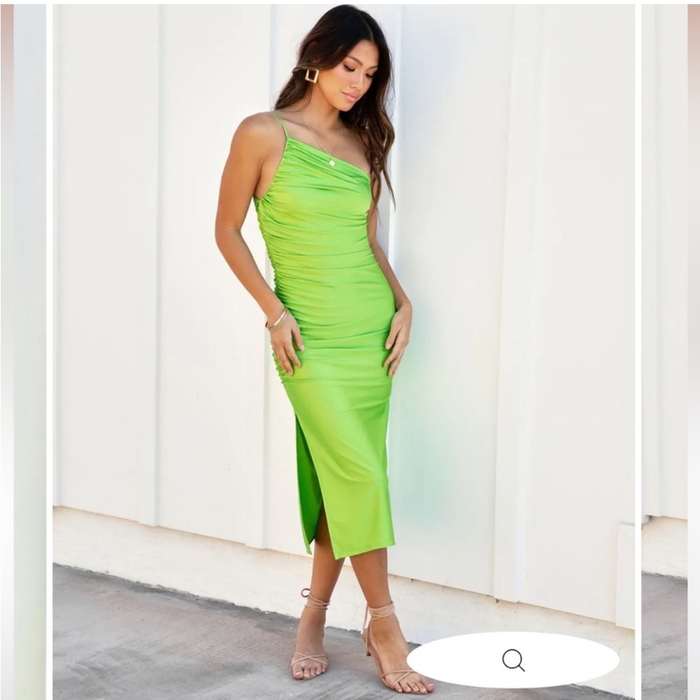 Vici Alondra Lime Green Ruched One Sleeve Midi Dress
